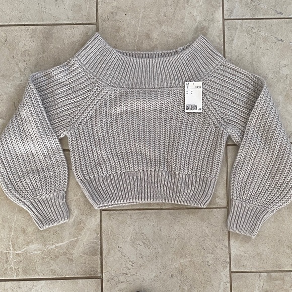 H&M Sweaters - H&M NWT Grey Off Shoulder Sweater XS